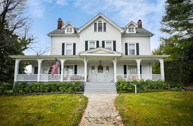 Love Lane Bed & Breakfast