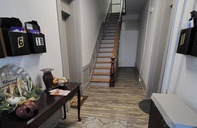 Lovely 1 Bedroom Rental Unit w/Free Parking Onsite