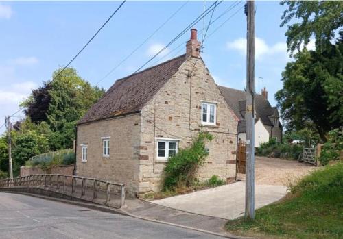 Lovely 2 Bed Victorian Cottage, Denford NN14
