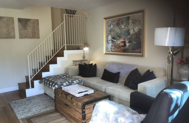 Lovely 2 bedroom 1.5 bath Townhouse Close to UCSB