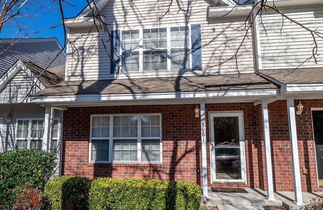 Lovely 2bd/2.5bath Centrally Located