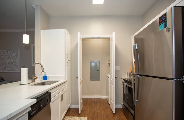 Lovely 2bed 2bath entire unit with pool