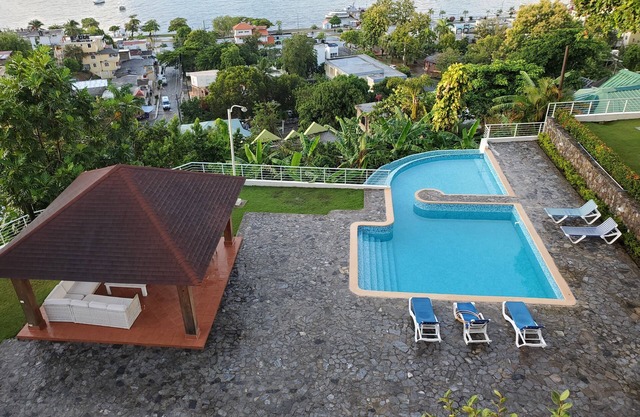 Lovely 3 Br, 3 Bath Condo with Spectacular View Overlooking Samana Bay, Pool