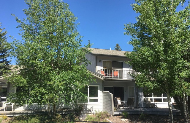 Lovely 3 BR Meadow Lake, Hot Tub, mins to Glacier or Whitefish!