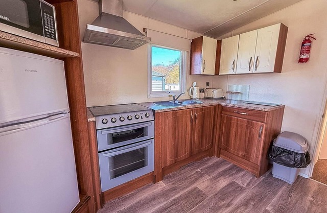 Lovely 4 berth caravan with decking to the side at Kessingland Beach ref 90039BC