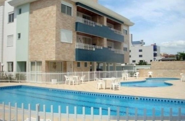 Lovely apartment 100m from the beach and 50m from centrinho dos Ingleses.