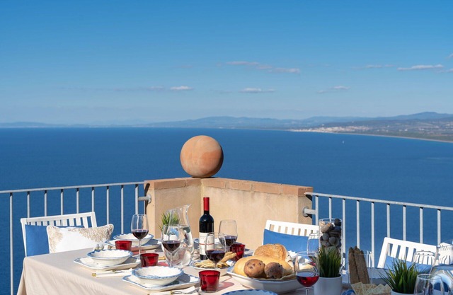 Lovely apartment for 10 people with WIFI, A/C, TV, panoramic view and parking
