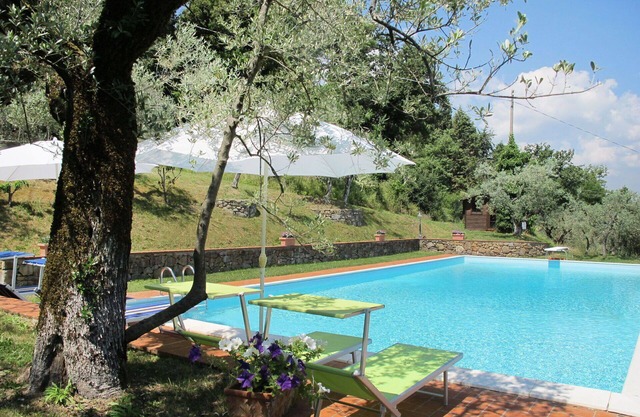 Lovely apartment in villa for 4 guests with pool, WIFI, TV, patio and pets allowed