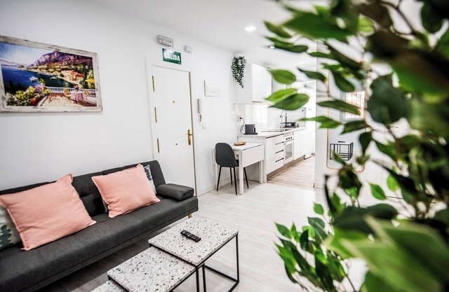 Lovely apartment in Barajas by beBalmy