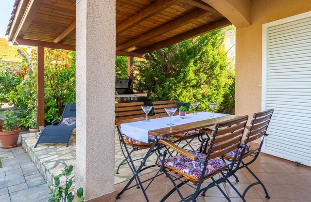 Lovely apartment in Vantacici
