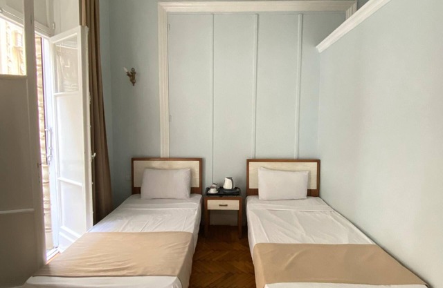 Lovely bed & breakfast Twin Room in Downtown Cairo