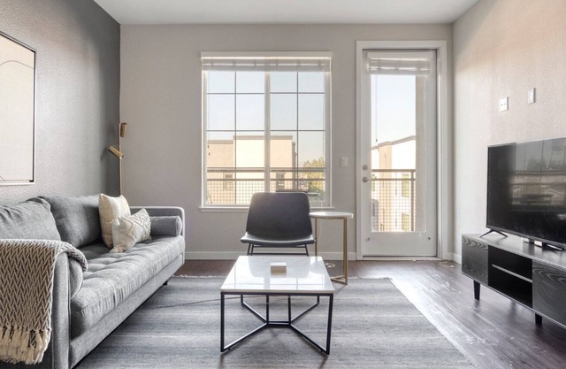 Lovely Campbell 1BR w/ Pool, Gym & W/D, nr Netflix, by Blueground