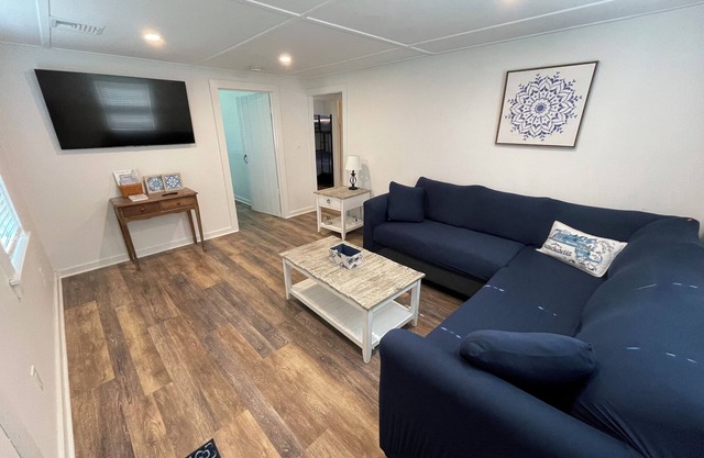 Lovely Cape Cottage 2 bedroom with private beach and central air.