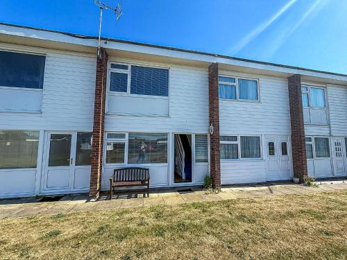 Lovely Chalet To Hire In Scratby Nearby The Beach In Norfolk Ref 76165B