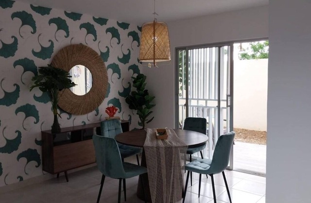 Lovely condo with pool near beach