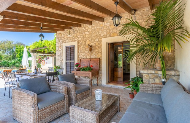 LOVELY COUNTRY HOUSE, LOCATED BETWEEN POLLENSA AND PUERTO ALCUDIA. WITH WIFI