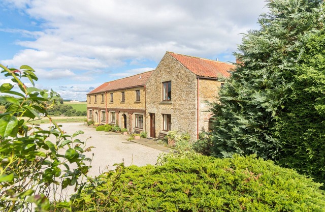 Lovely countryside barn conversion Phlomis cottage