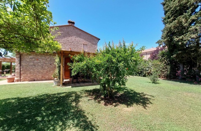Lovely flat with private covered terrace,large pool and shared garden,Wi-Fi.