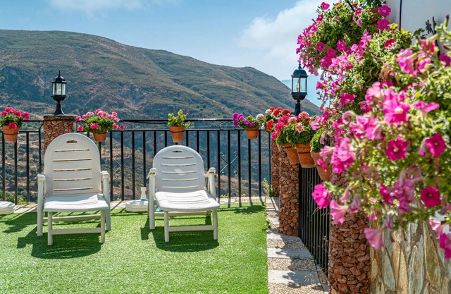 Lovely home in Mecina Bombarón