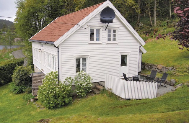 Lovely home in Farsund