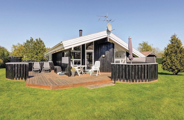 Lovely home in Hadsund with sauna