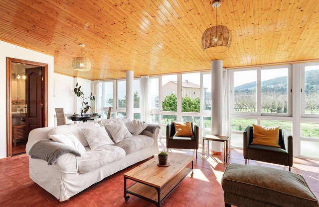 Lovely home in Muros with kitchen