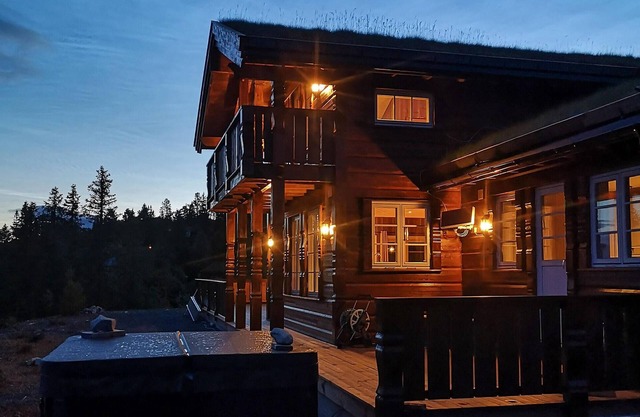 Lovely home in Tuddal with jacuzzi
