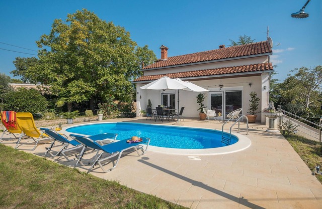 Lovely home in Visnjan