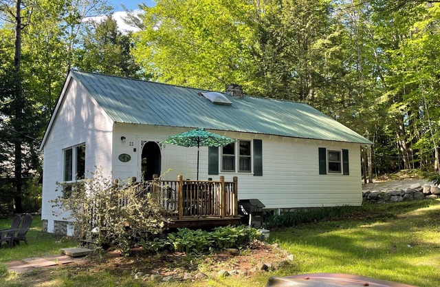 Lovely, Lake Front 2-Bedroom Cabin with Porch and Dock on Saturday Pond