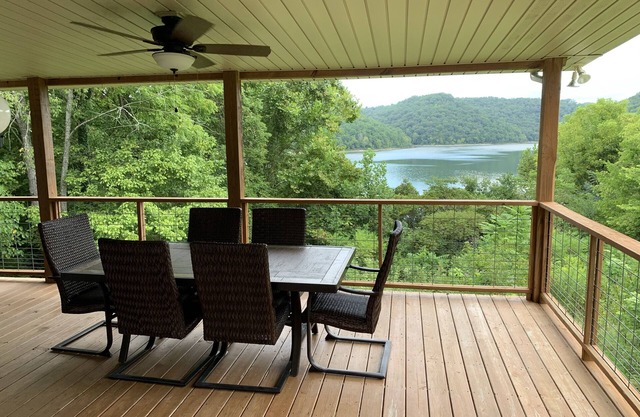 Lovely Lake Front Getaway