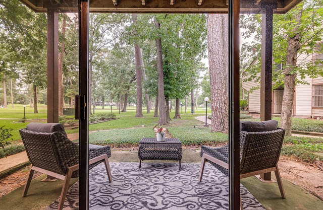 Lovely lake view, Cozy Condo & Walden perks!