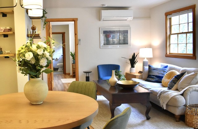 Lovely, Large 1 Br Apt in Sunny Central Marin! On 2 acres of gardens & woodlands