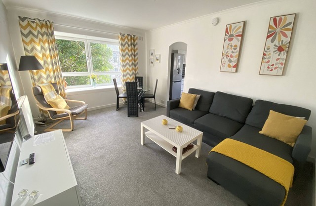 Lovely Modern 1 bedroom apartment - Sleeps up to 4 guests