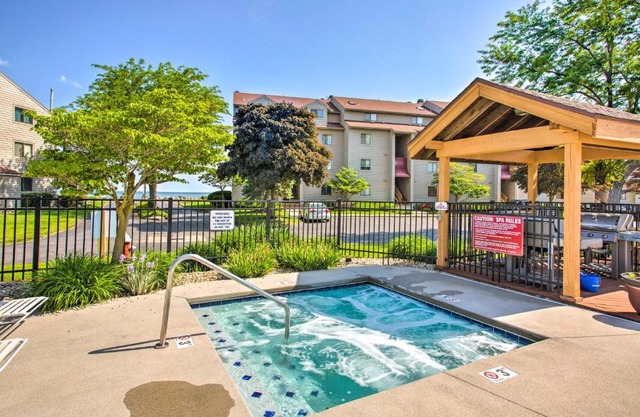 Lovely Port Clinton Condo with Lake Views!