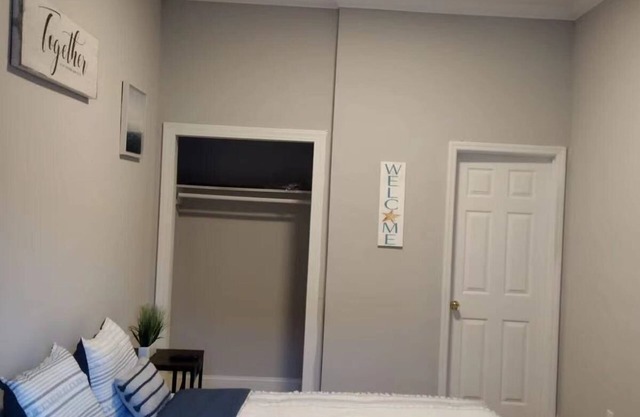 lovely relaxing room with hight speed internet , neflix with a independent entry