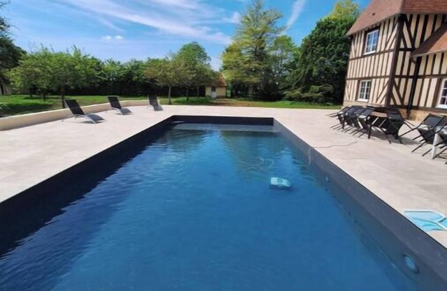 Lovely Traditional Manor new 2025 Pool (Group Up to 26x)