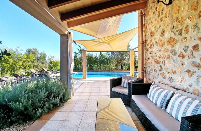 Lovely villa with pool and wifi in Inca