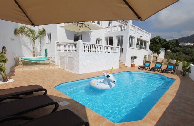 Lovely villa with private swimming pool, completely air conditioned and WIFI