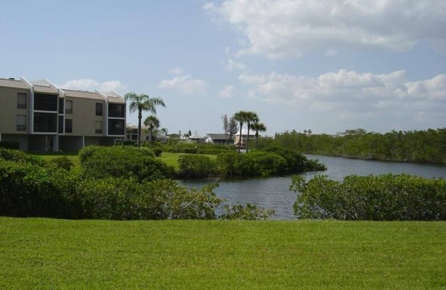Lovely Waterfront Condo.