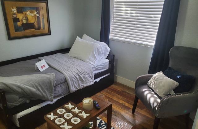 Lower level Cozy Suite 15 minutes from downtown
