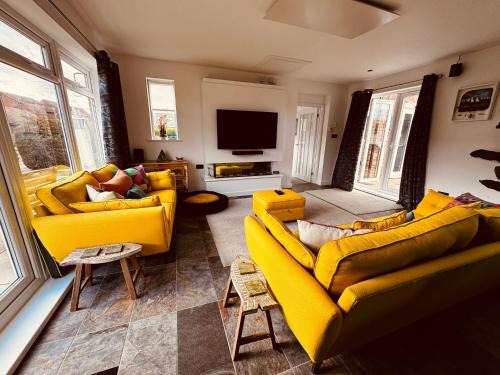 Lowestoft 2-bed Bungalow With Hot Tub & Spa Pool