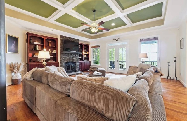 LR Views/HotTub/FastWIFI/Families/Hiking/Orchards