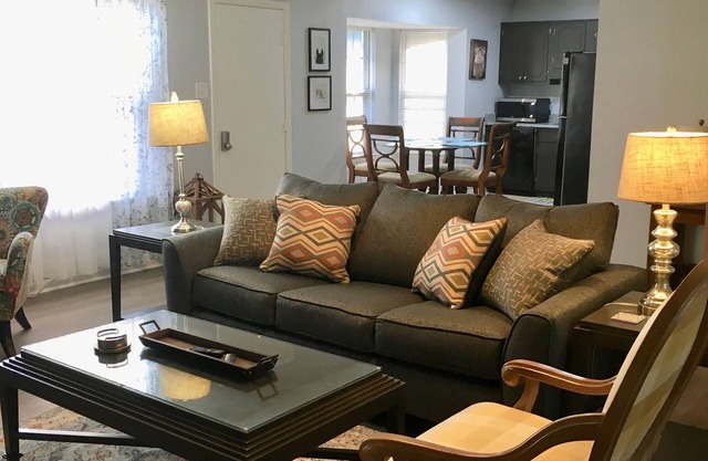 LRAFB Cozy CrashPad 1.5 m from back gate of Air Base!