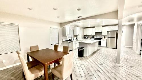 LRG 1600sqft 4room 2 bath in a quiet neighborhood