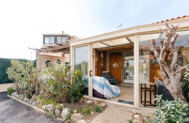 LS203 Air-conditioned house for 5 people near the sea with swimming pool