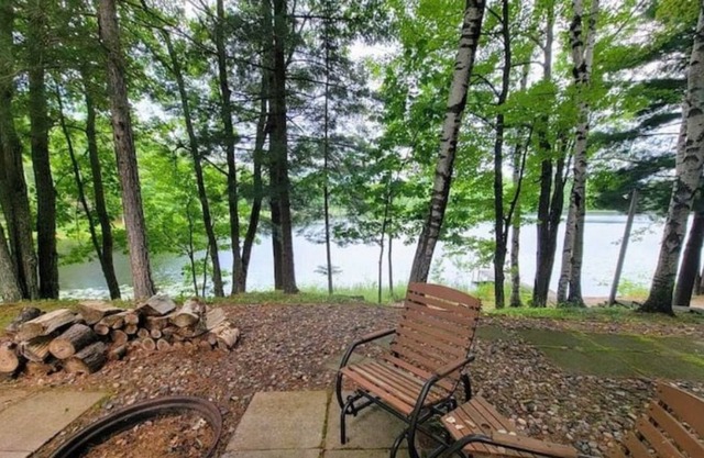 Lucky Duck Lodge on the Lake! Sleep up to 16!