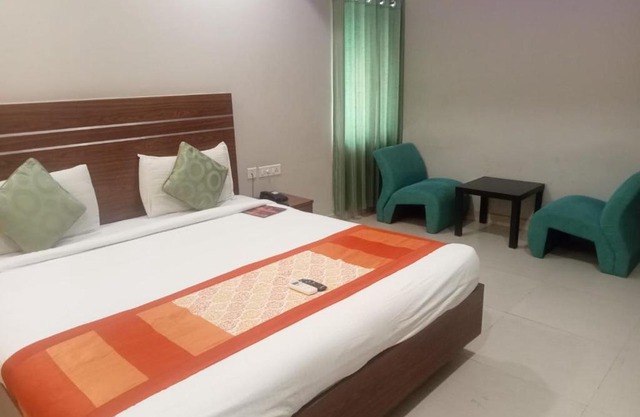 Lucky Hotel and Restaurants- Lakdikapul