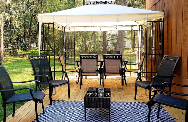 Lucky Lodge: 3Bd/2Bth Home Away from Home Sleeps8!