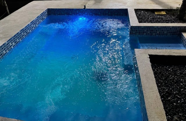 lugar lleno de paz con 4 habitaciones, piscina y rio dentro de la propiedad