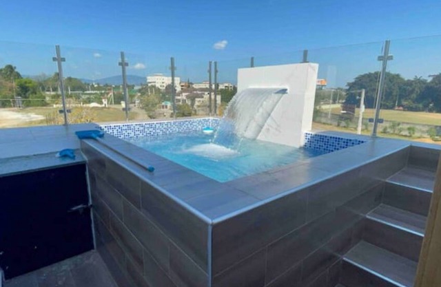 Lujoso Apartamento con Picuzzi Privado y Piscina